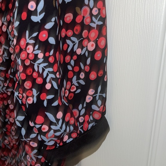 Loft Shift Mini Dress. - Picture 4 of 5